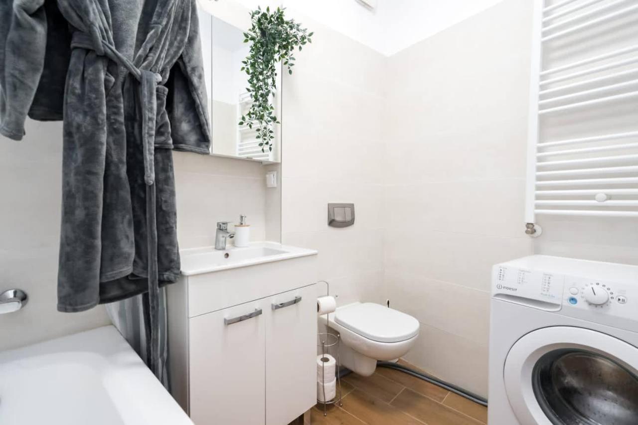 Carol New Building With Balcony Apartment Bucureşti Ngoại thất bức ảnh